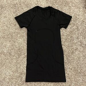Lululemon Women’s Black Tee